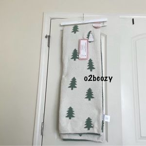 Green/White Christmas Tree Oversized Throw